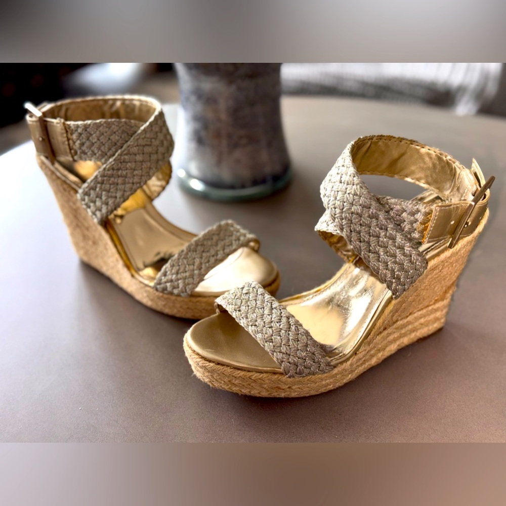 Mossimo Metallic Gold criss cross platform wedge sandal. Size 5.5